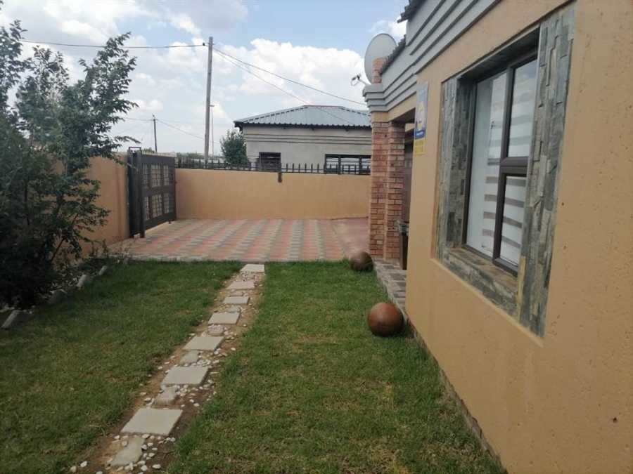 4 Bedroom Property for Sale in Kanana North West